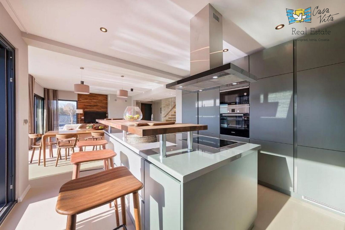 ISTRA, POREČ - Moderna dvojna hiša 500 m od morja!