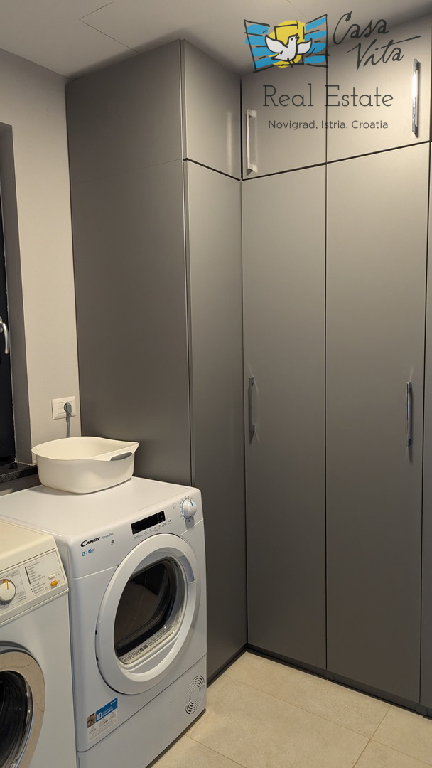 ISTRA, POREČ - Moderna dvojna hiša 500 m od morja!