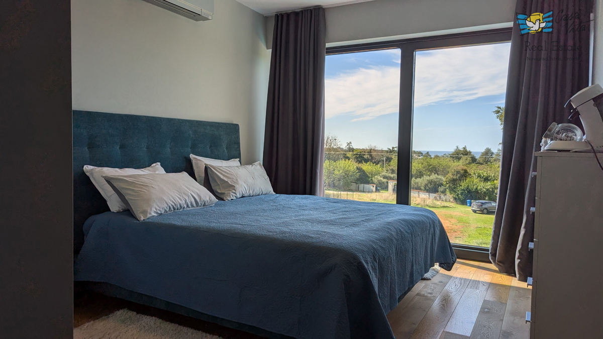 ISTRA, POREČ - Moderna dvojna hiša 500 m od morja!