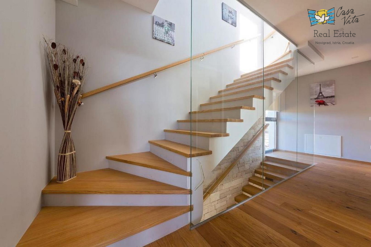 ISTRA, POREČ - Moderna dvojna hiša 500 m od morja!