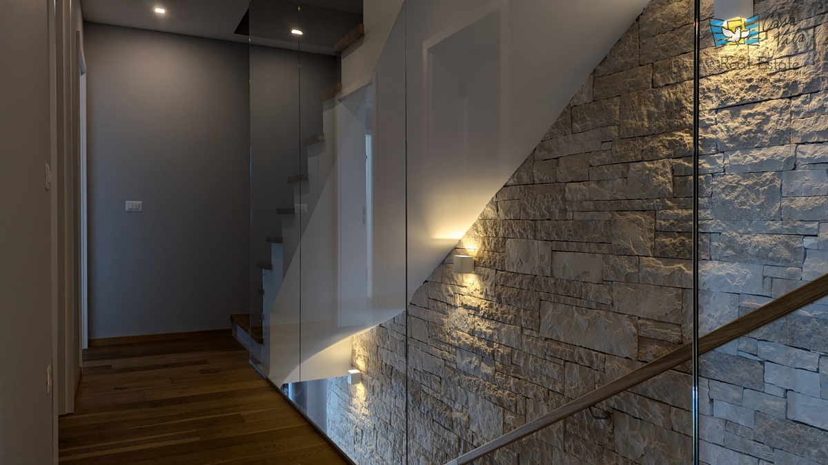 ISTRA, POREČ - Moderna dvojna hiša 500 m od morja!