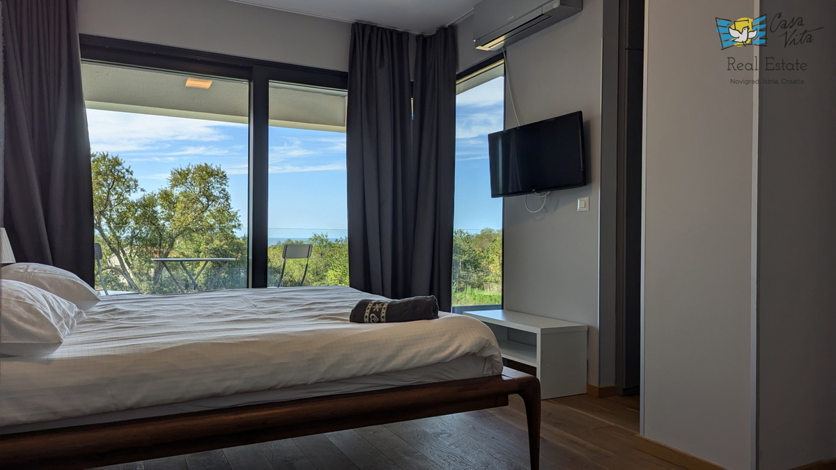 ISTRA, POREČ - Moderna dvojna hiša 500 m od morja!