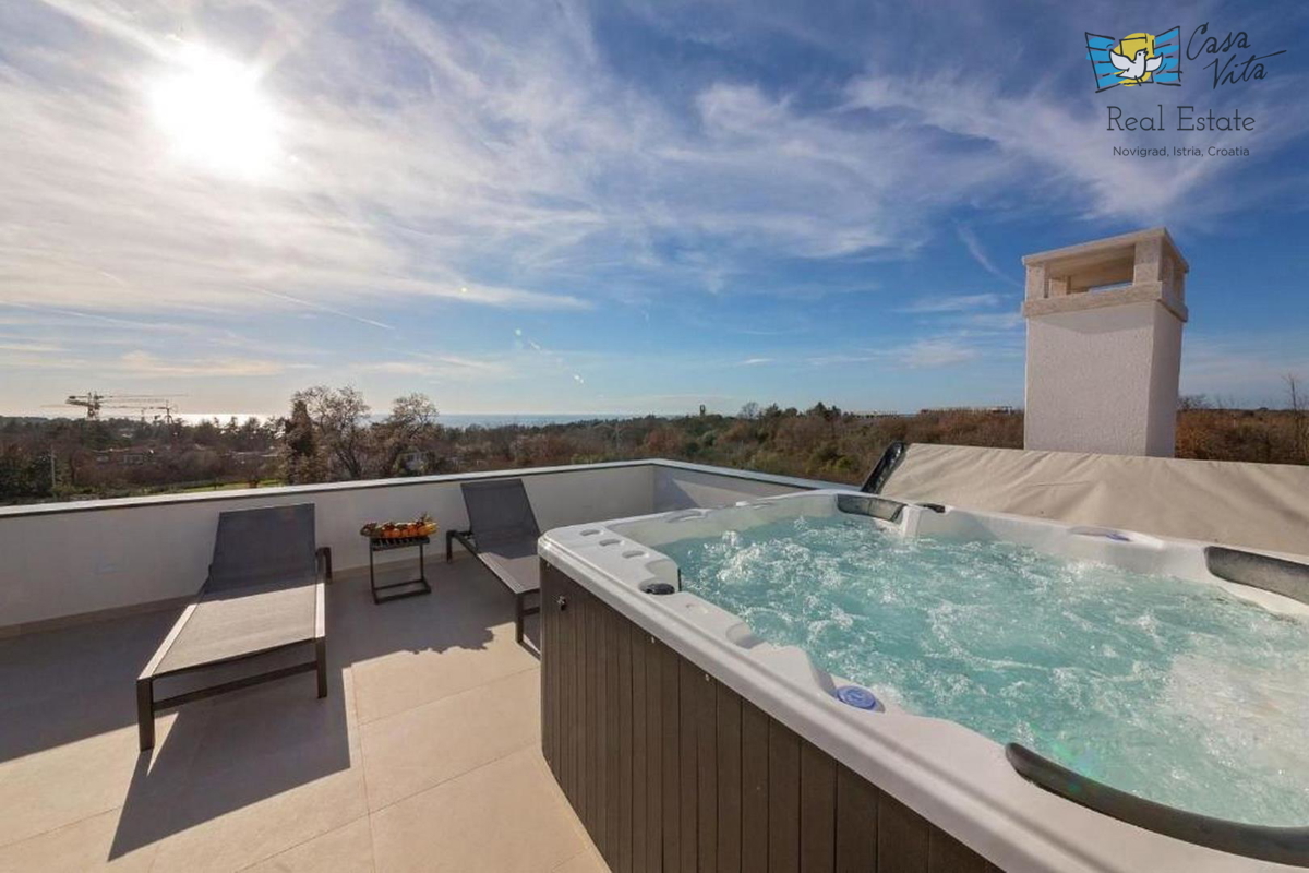 ISTRA, POREČ - Moderna dvojna hiša 500 m od morja!