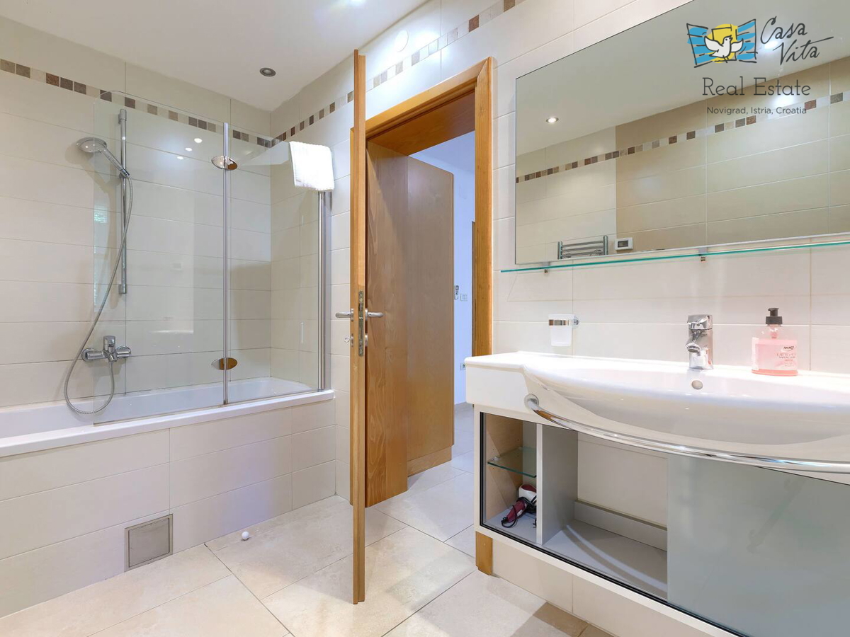 ISTRA, BUJE, Razkošna mediteranska hiša z velikim vrtom