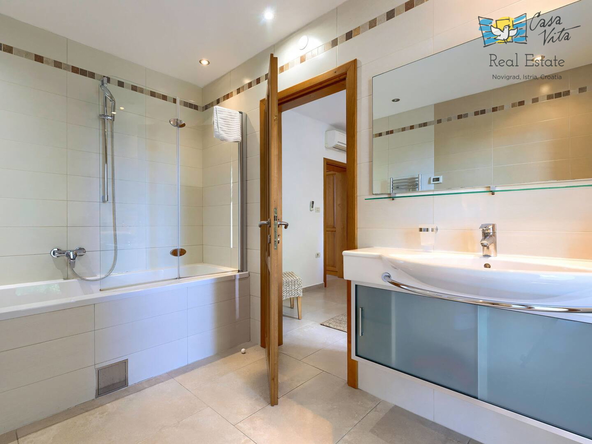 ISTRA, BUJE, Razkošna mediteranska hiša z velikim vrtom