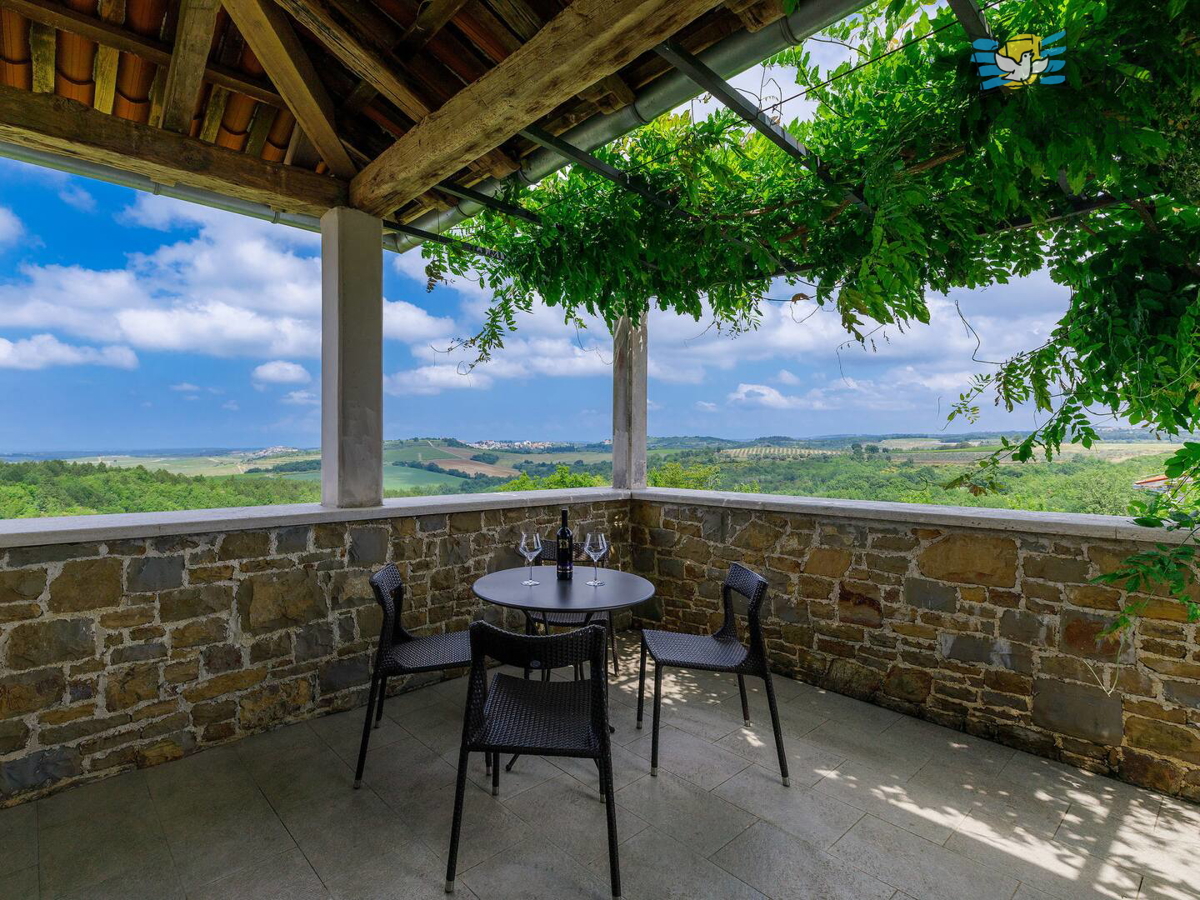 ISTRA, BUJE, Razkošna mediteranska hiša z velikim vrtom