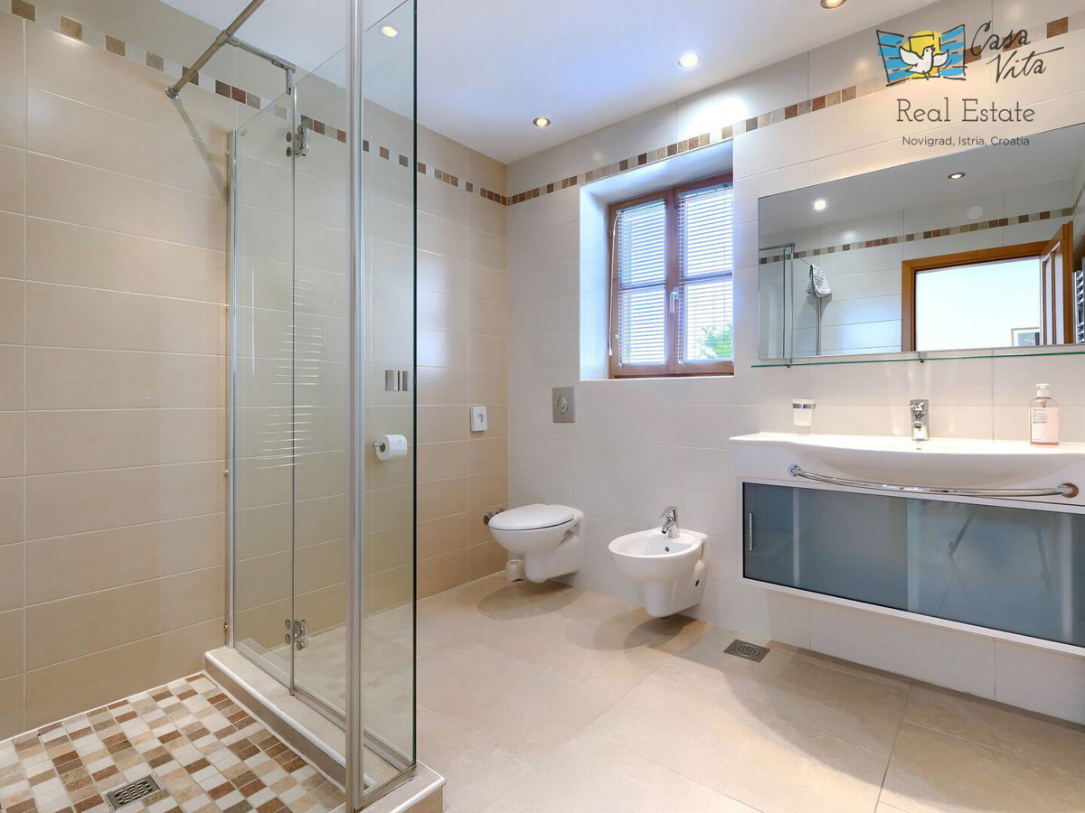 ISTRA, BUJE, Razkošna mediteranska hiša z velikim vrtom