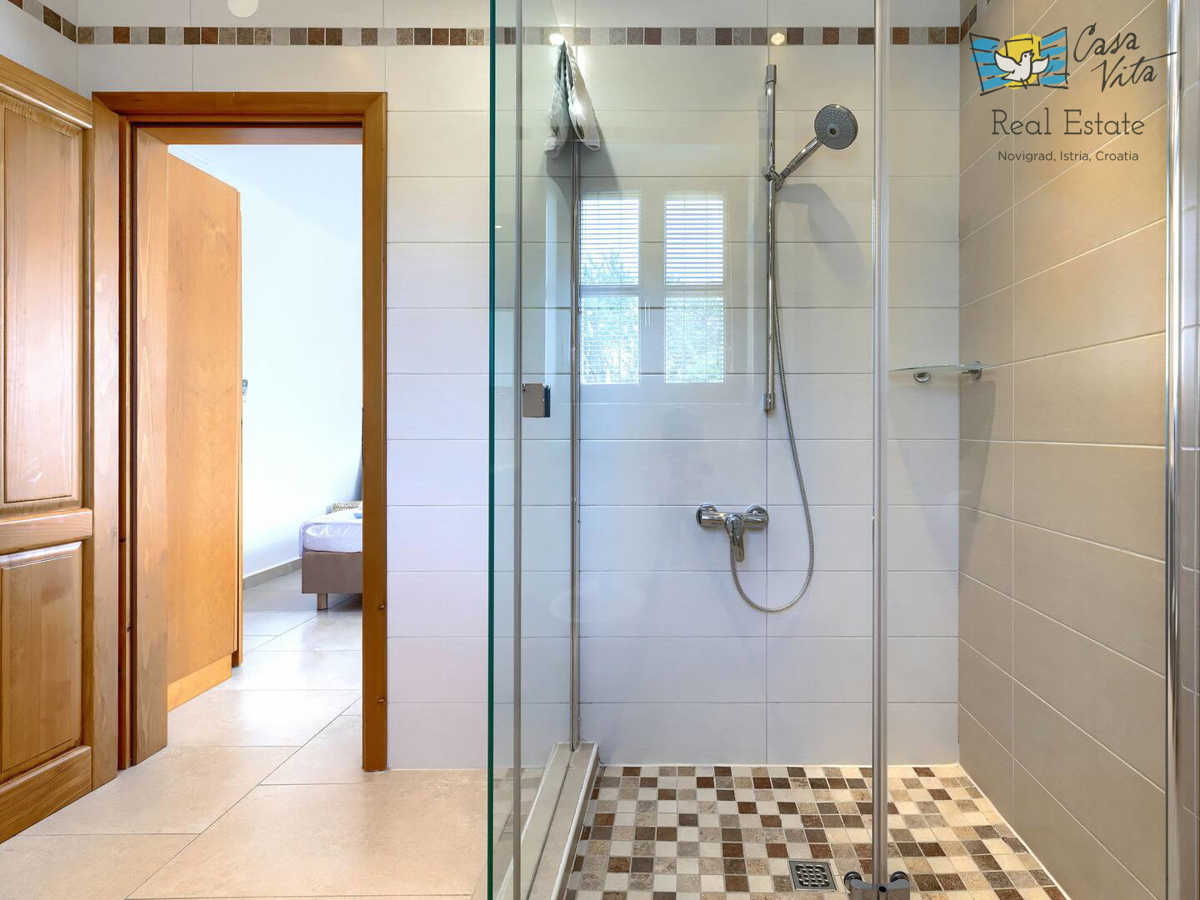 ISTRA, BUJE, Razkošna mediteranska hiša z velikim vrtom