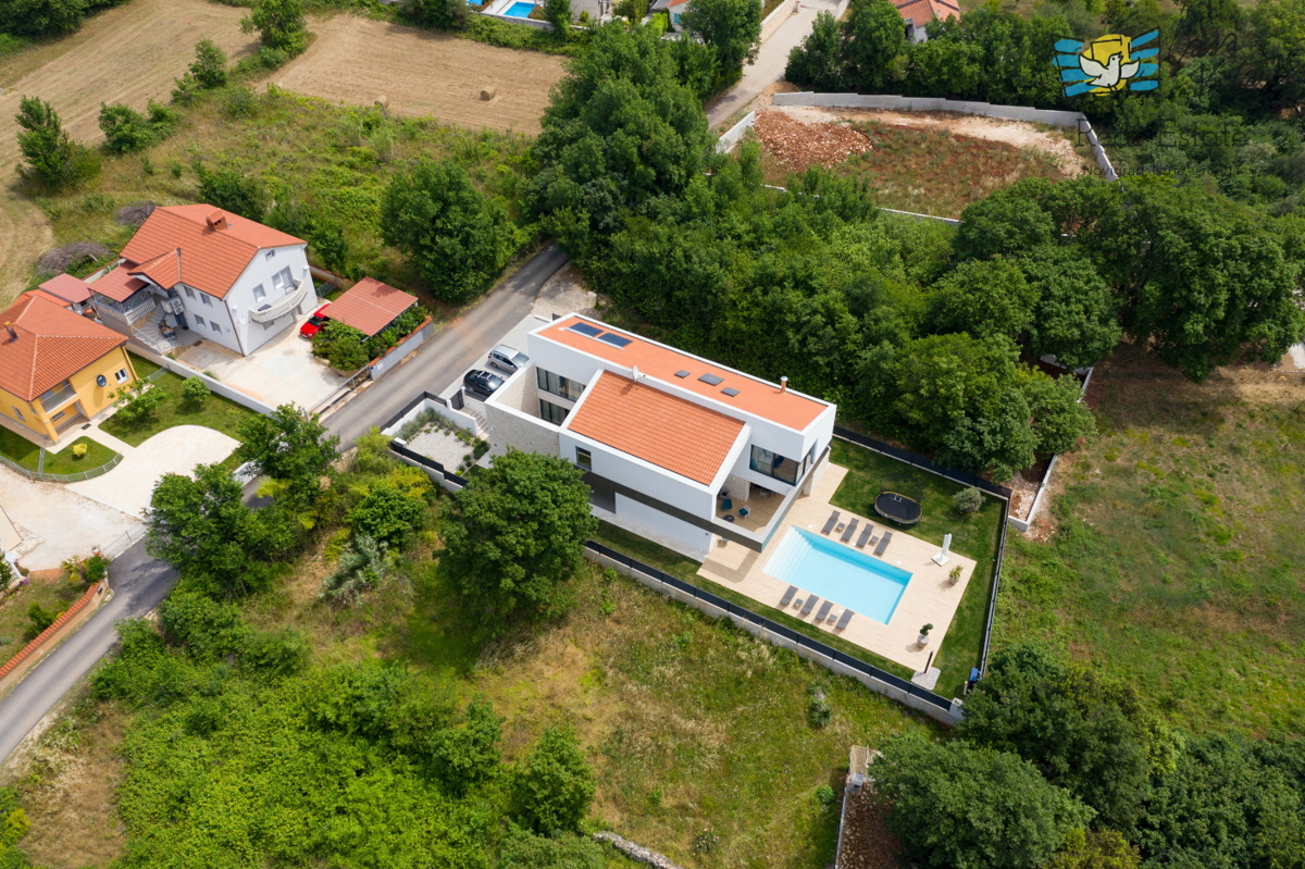 Vila v bližini Pule 500m od morja!