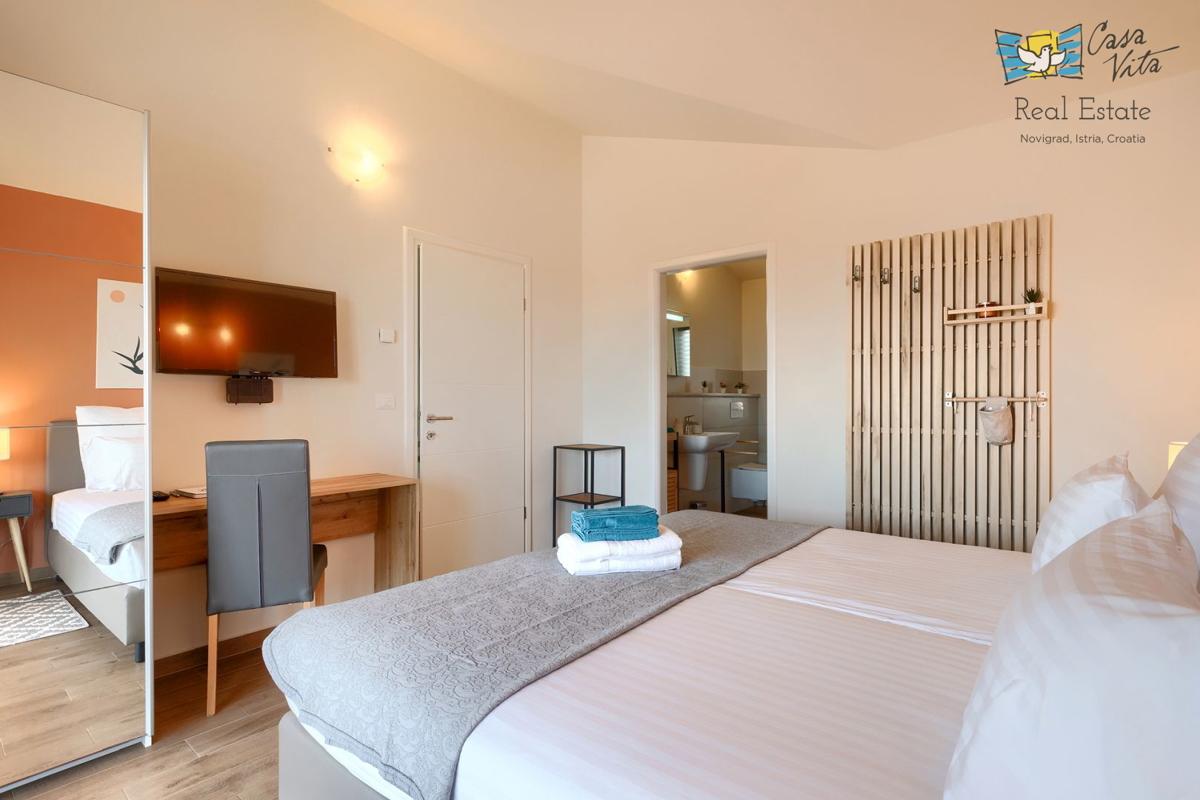 ISTRA, NOVIGRAD - Mediteranska hiša s čudovitim pogledom na morje!