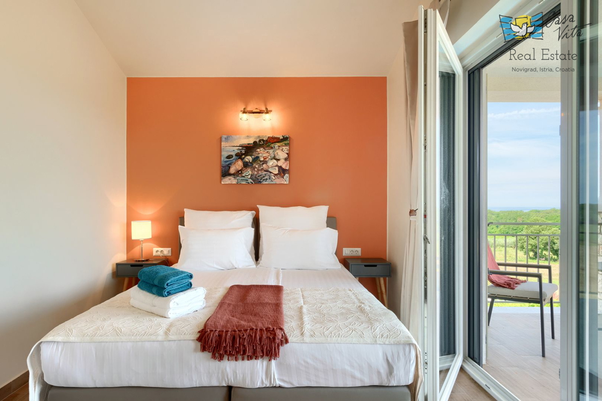 ISTRA, NOVIGRAD - Mediteranska hiša s čudovitim pogledom na morje!