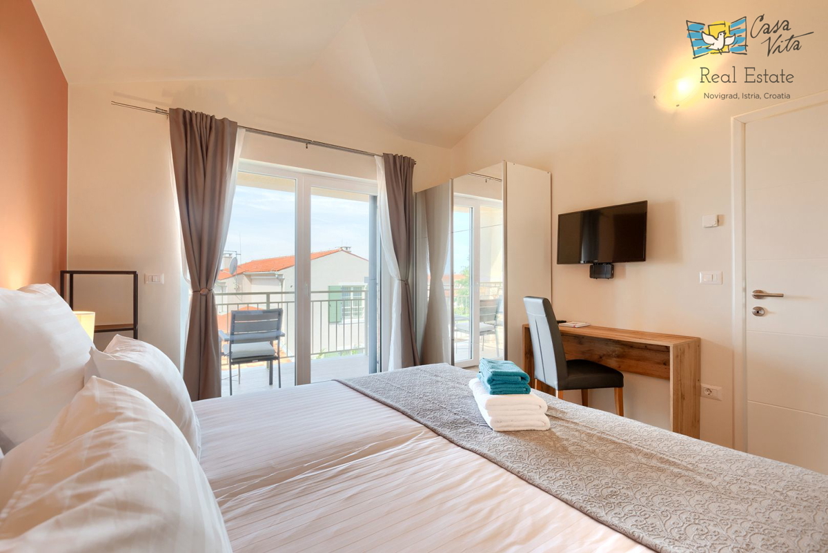 ISTRA, NOVIGRAD - Mediteranska hiša s čudovitim pogledom na morje!