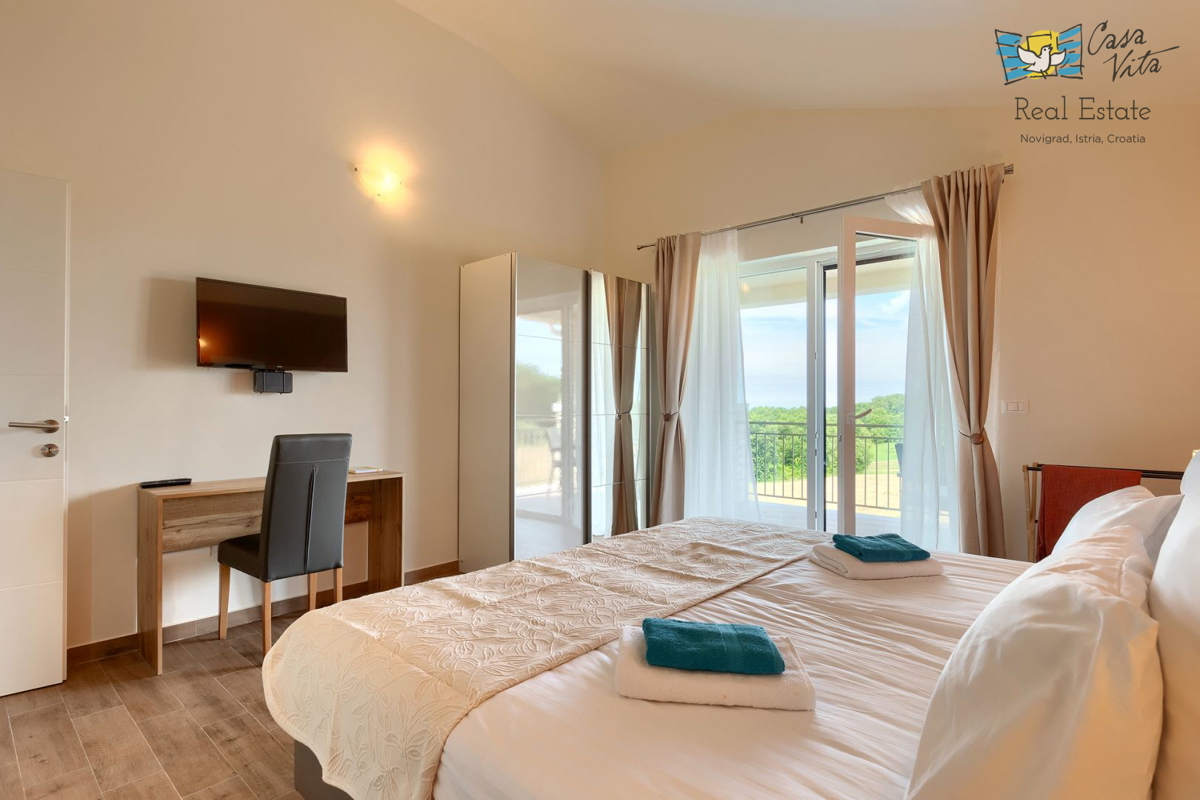 ISTRA, NOVIGRAD - Mediteranska hiša s čudovitim pogledom na morje!