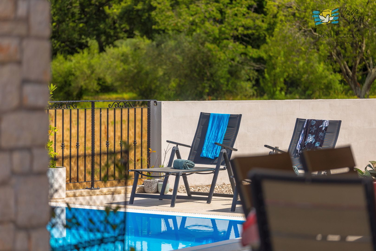 ISTRA, NOVIGRAD - Mediteranska hiša s čudovitim pogledom na morje!