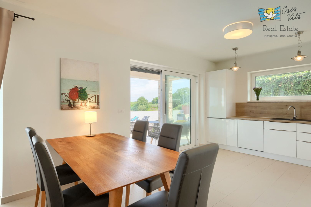 ISTRA, NOVIGRAD - Mediteranska hiša s čudovitim pogledom na morje!