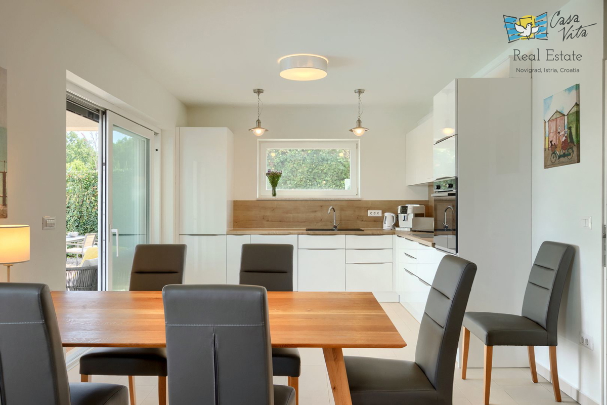 ISTRA, NOVIGRAD - Mediteranska hiša s čudovitim pogledom na morje!