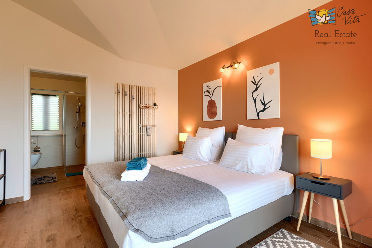 ISTRA, NOVIGRAD - Mediteranska hiša s čudovitim pogledom na morje!