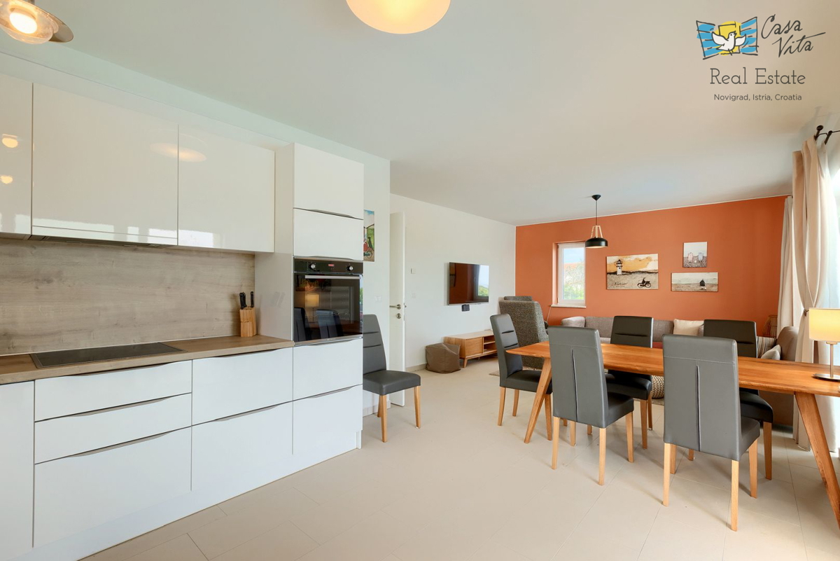 ISTRA, NOVIGRAD - Mediteranska hiša s čudovitim pogledom na morje!