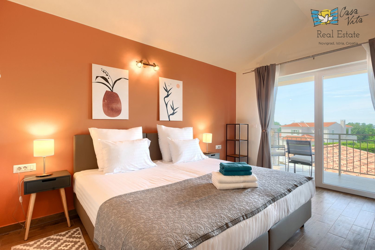 ISTRA, NOVIGRAD - Mediteranska hiša s čudovitim pogledom na morje!