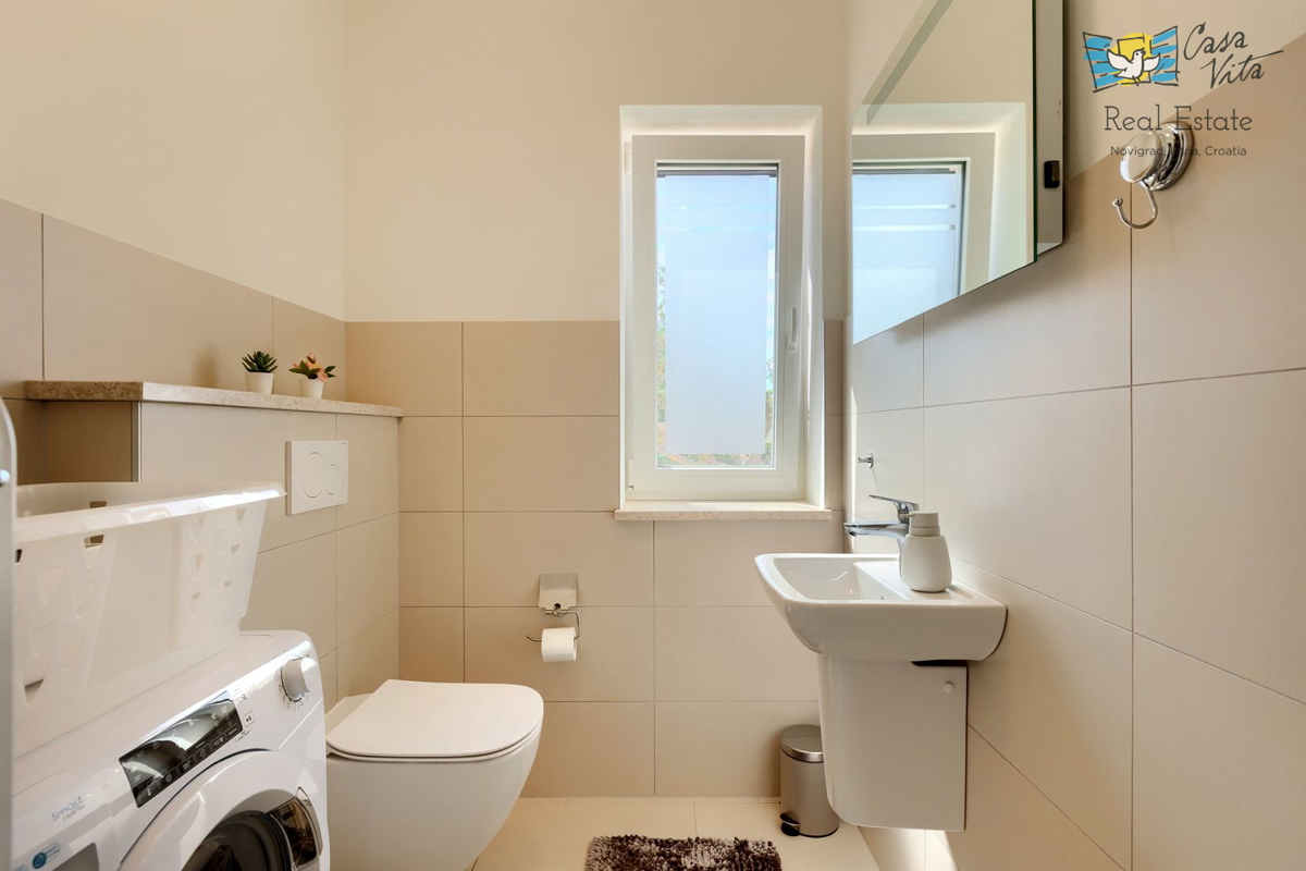 ISTRA, NOVIGRAD - Mediteranska hiša s čudovitim pogledom na morje!