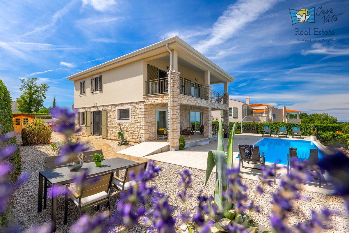 ISTRA, NOVIGRAD - Mediteranska hiša s čudovitim pogledom na morje!