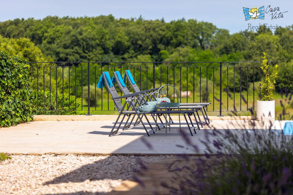 ISTRA, NOVIGRAD - Mediteranska hiša s čudovitim pogledom na morje!