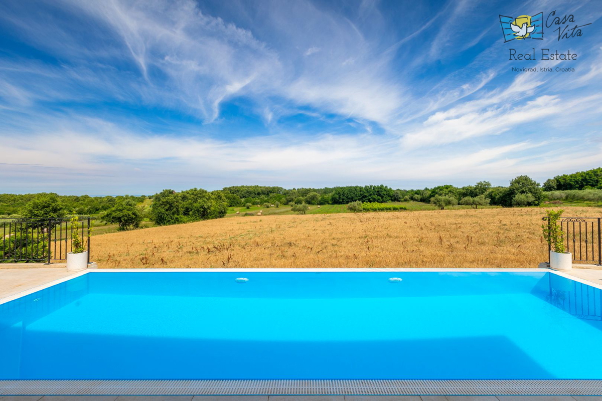 ISTRA, NOVIGRAD - Mediteranska hiša s čudovitim pogledom na morje!