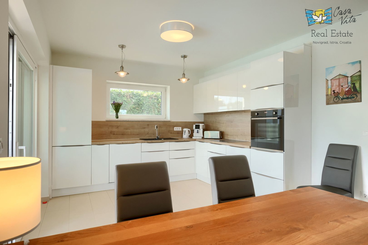 ISTRA, NOVIGRAD - Mediteranska hiša s čudovitim pogledom na morje!