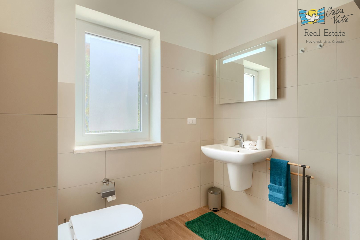 ISTRA, NOVIGRAD - Mediteranska hiša s čudovitim pogledom na morje!