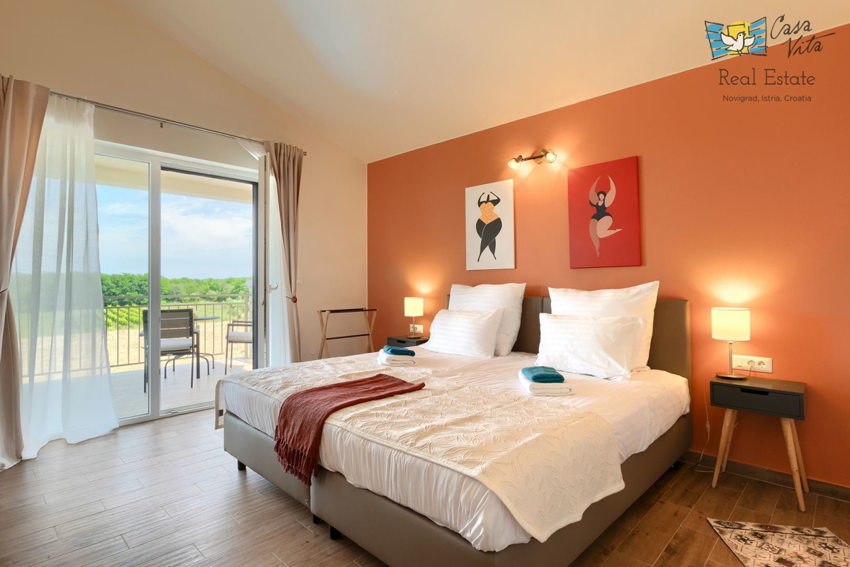 ISTRA, NOVIGRAD - Mediteranska hiša s čudovitim pogledom na morje!