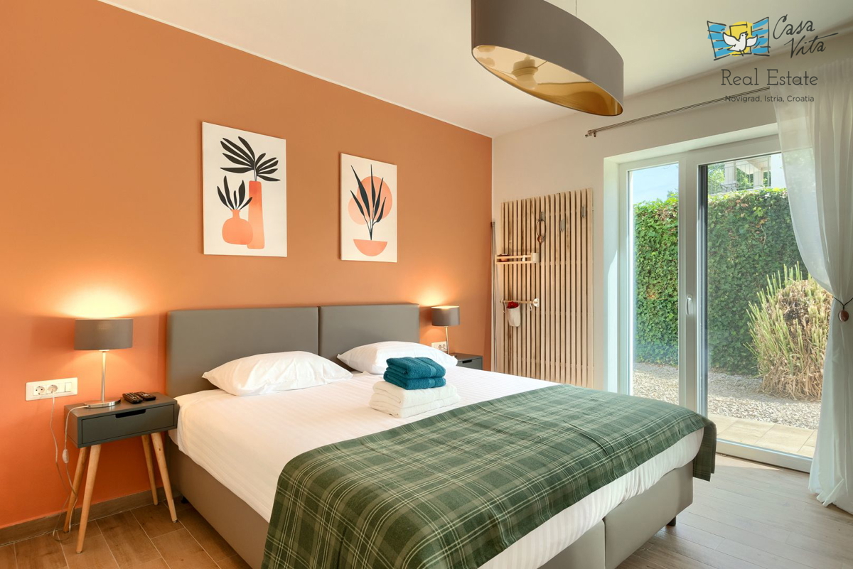 ISTRA, NOVIGRAD - Mediteranska hiša s čudovitim pogledom na morje!