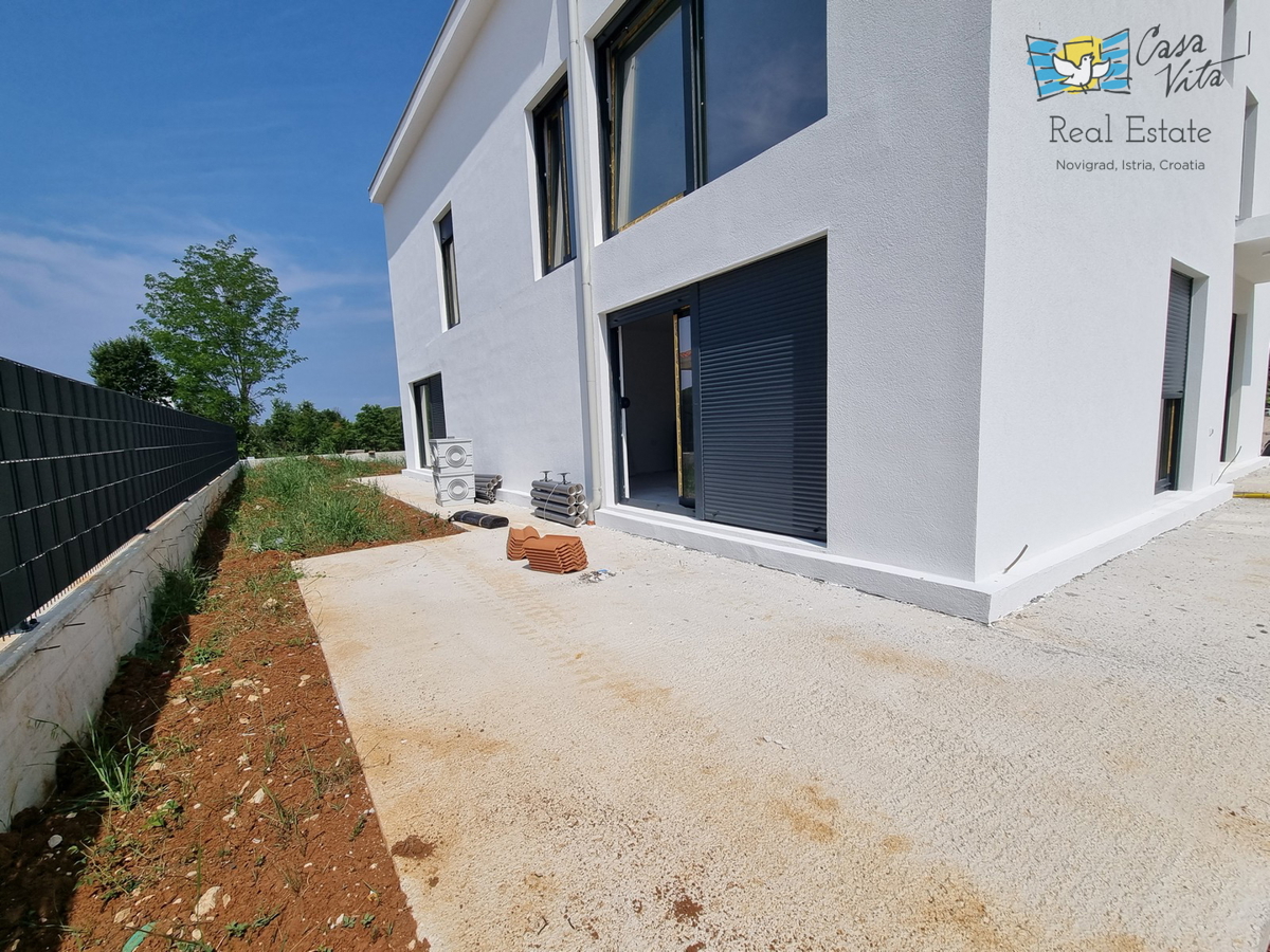 Dvojček z 200 m2 vrta, 3 km od morja!!
