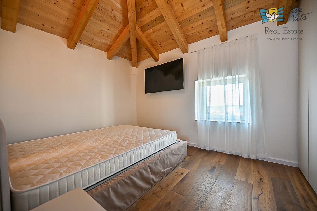 ISTRA, NOVIGRAD - Nova hiša v vrsti s čudovitim pogledom na morje!
