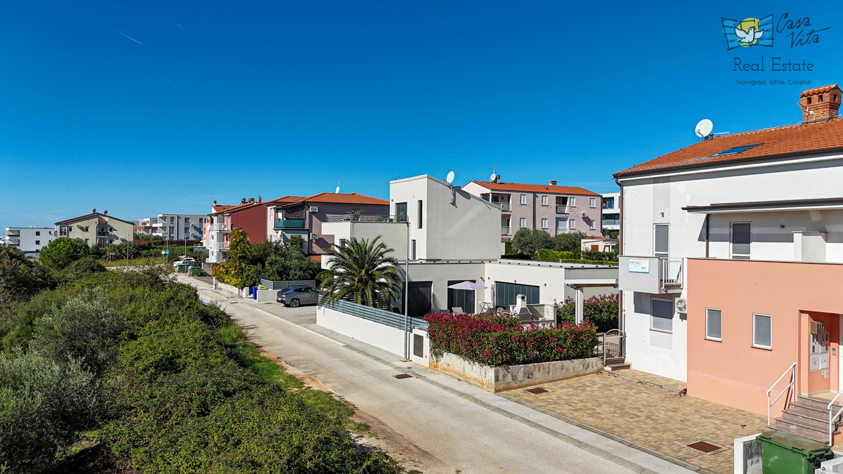 ISTRA, NOVIGRAD - Vrstna hiša 1500 m od morja in središča mesta!