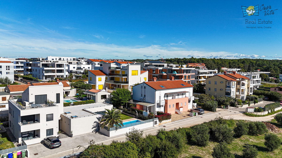 ISTRA, NOVIGRAD - Vrstna hiša 1500 m od morja in središča mesta!