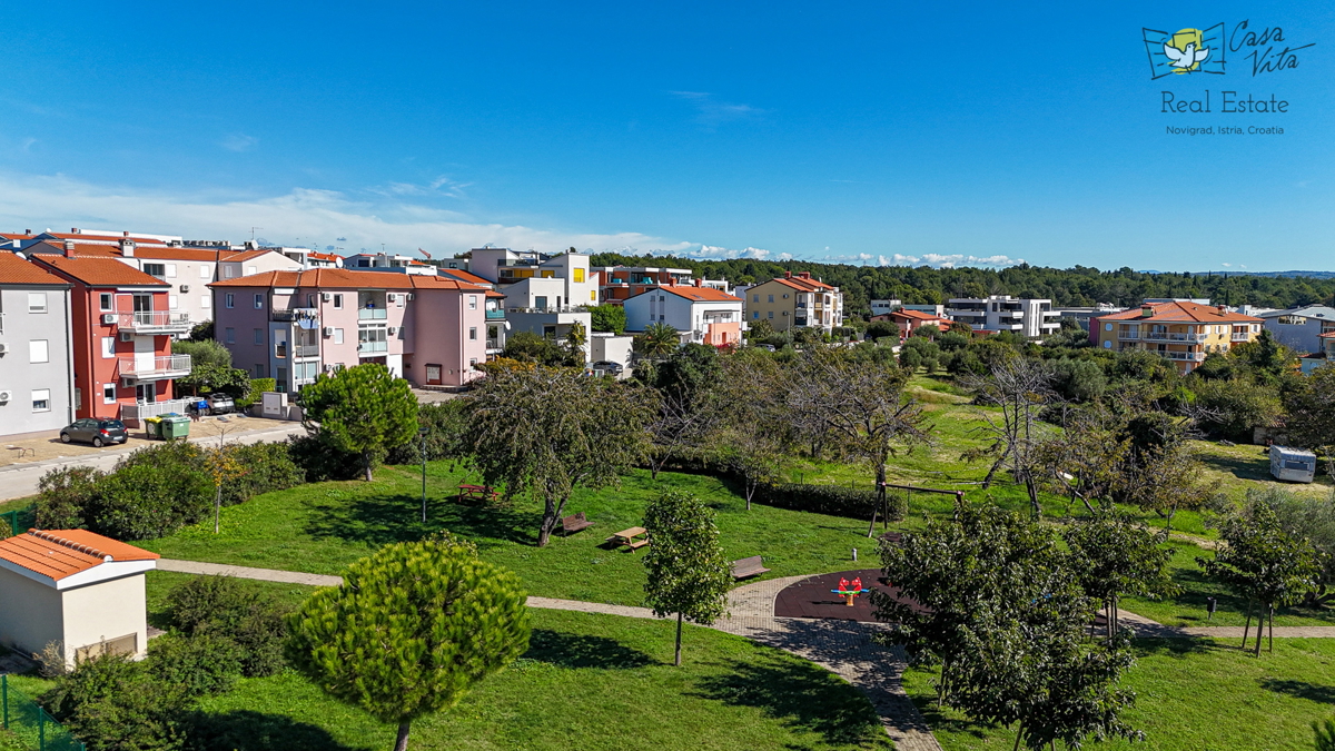 ISTRA, NOVIGRAD - Vrstna hiša 1500 m od morja in središča mesta!