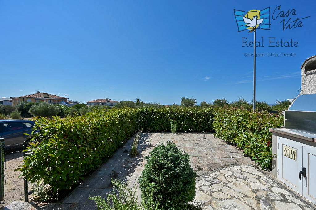 ISTRA, NOVIGRAD - Vrstna hiša 1500 m od morja in središča mesta!