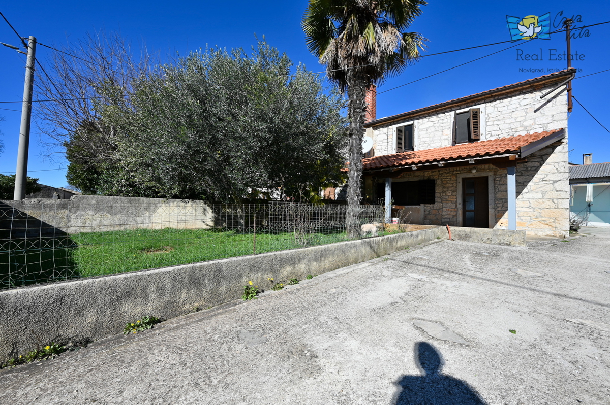 ISTRA, KAŠTELIR - Dvojna hiša z dvoriščem!