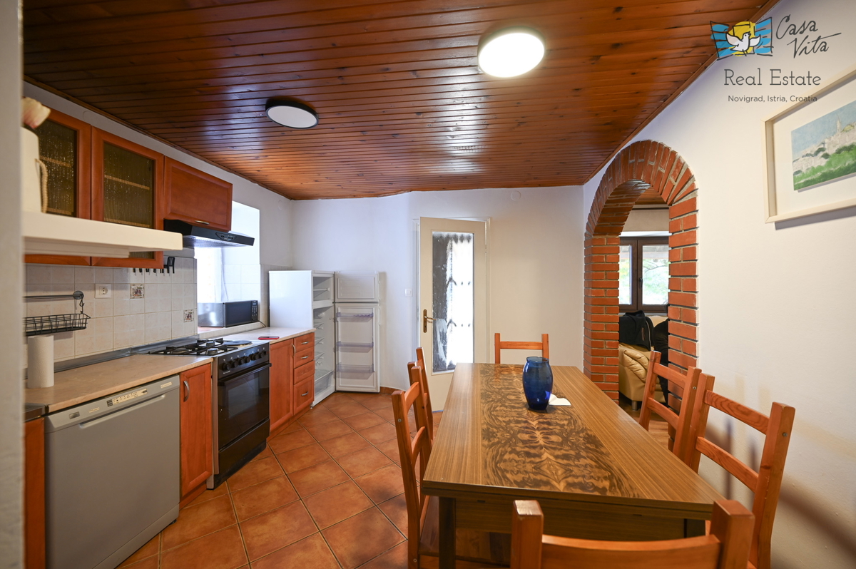 ISTRA, KAŠTELIR - Dvojna hiša z dvoriščem!