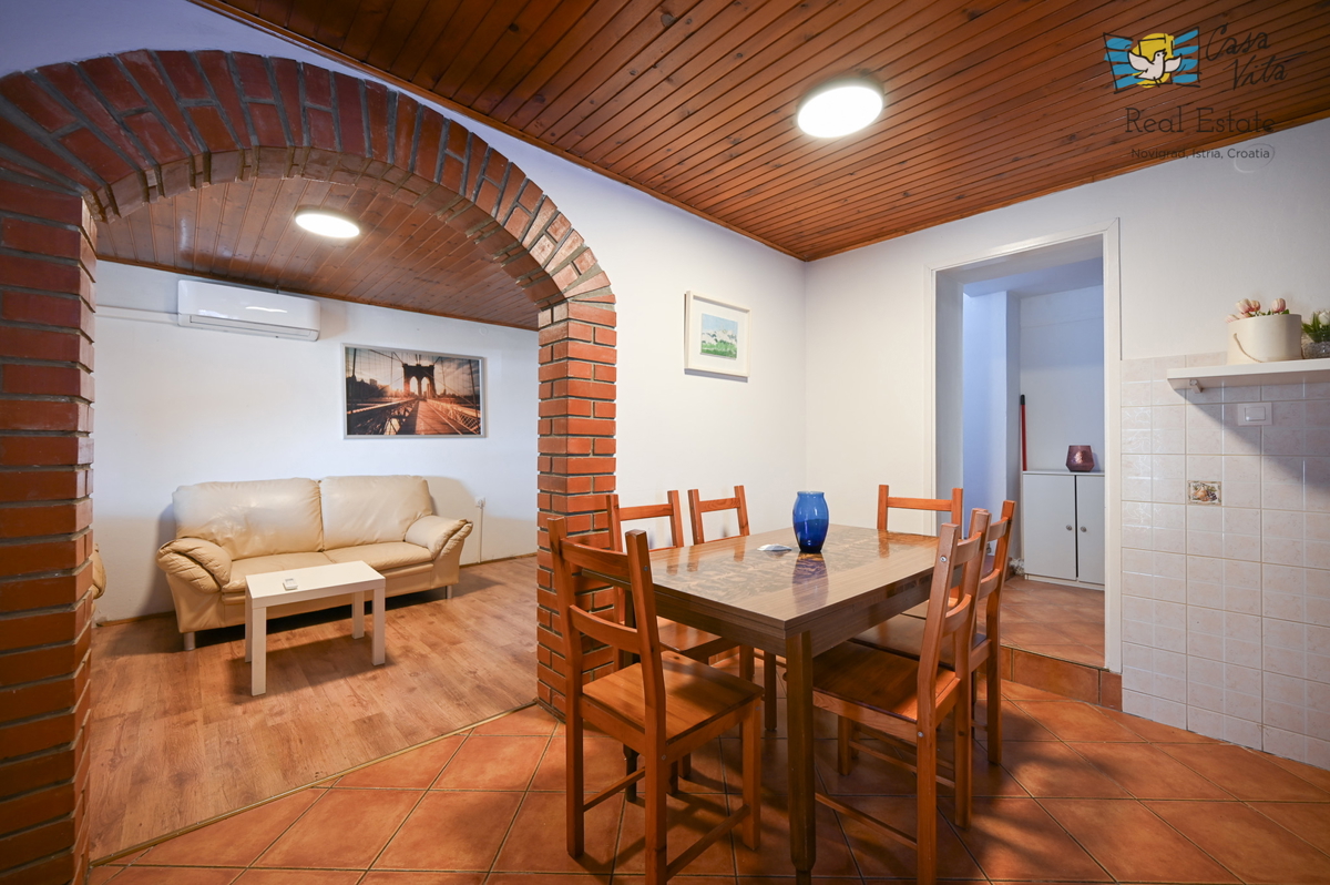 ISTRA, KAŠTELIR - Dvojna hiša z dvoriščem!