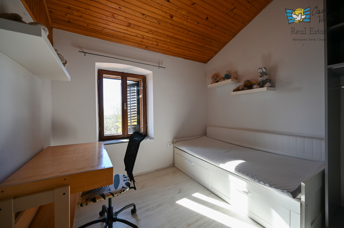 ISTRA, KAŠTELIR - Dvojna hiša z dvoriščem!