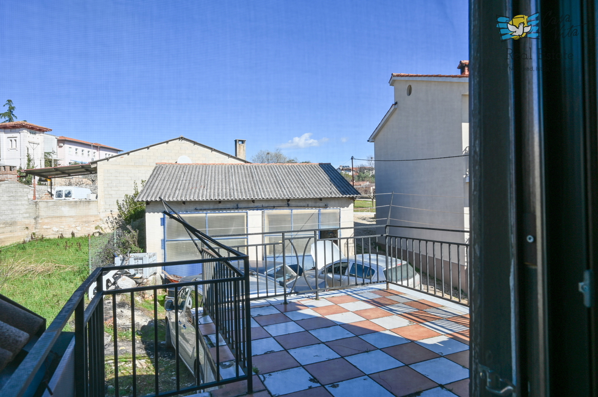 ISTRA, KAŠTELIR - Dvojna hiša z dvoriščem!