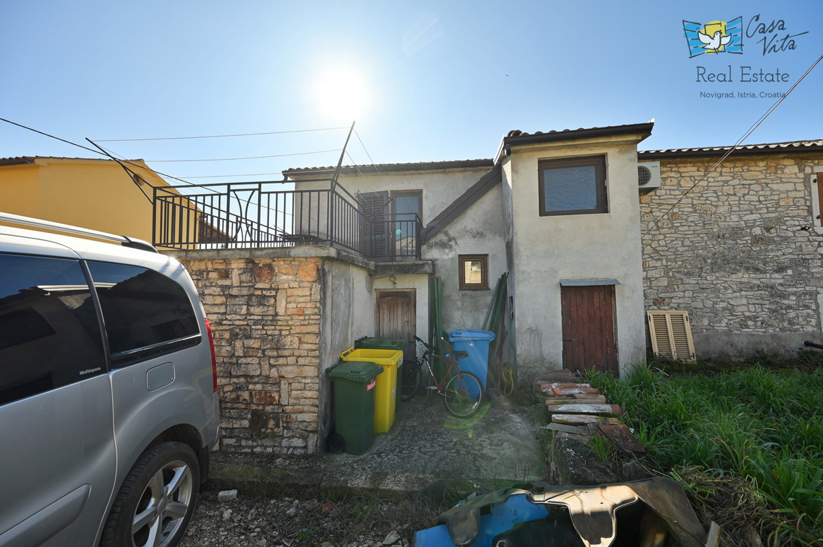 ISTRA, KAŠTELIR - Dvojna hiša z dvoriščem!