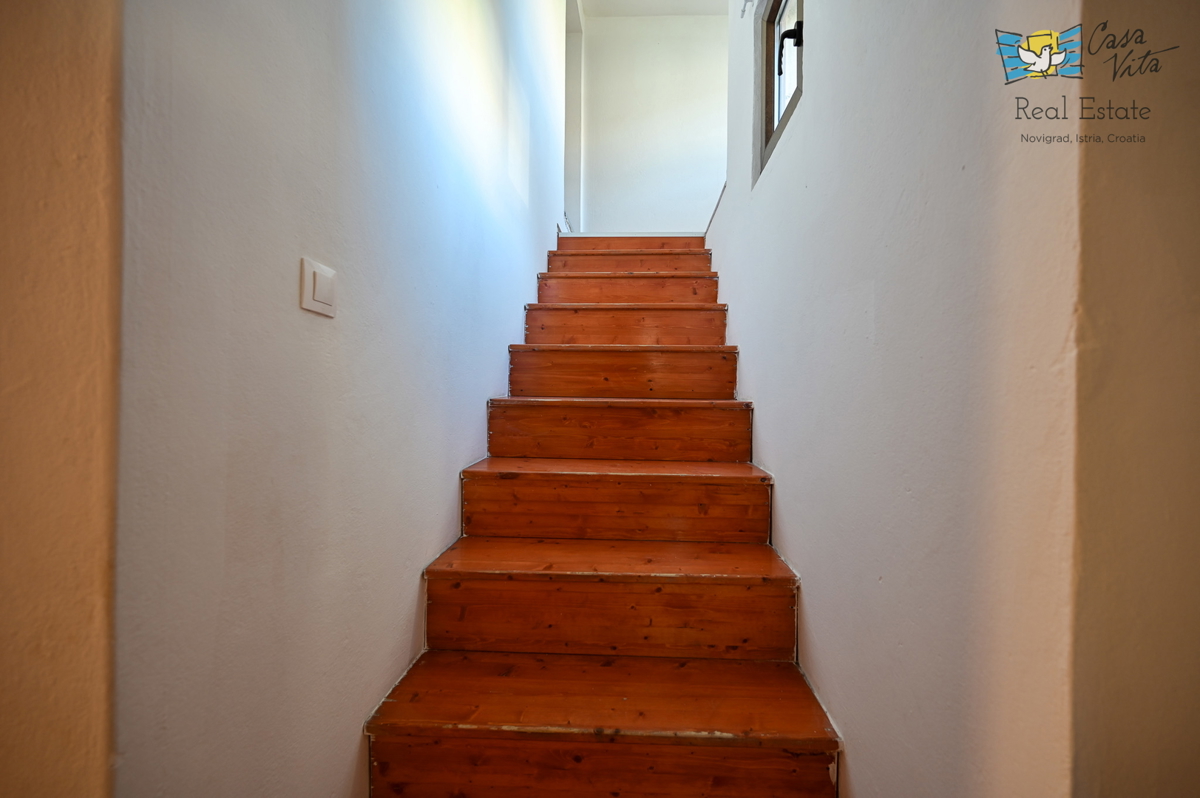 ISTRA, KAŠTELIR - Dvojna hiša z dvoriščem!