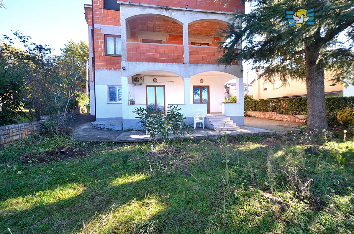 Hiša z apartmaji in čudovitim pogledom na morje