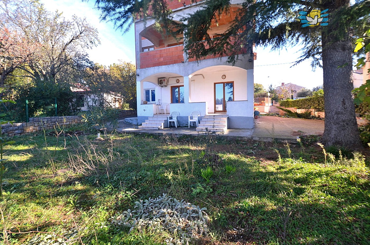 Hiša z apartmaji in čudovitim pogledom na morje