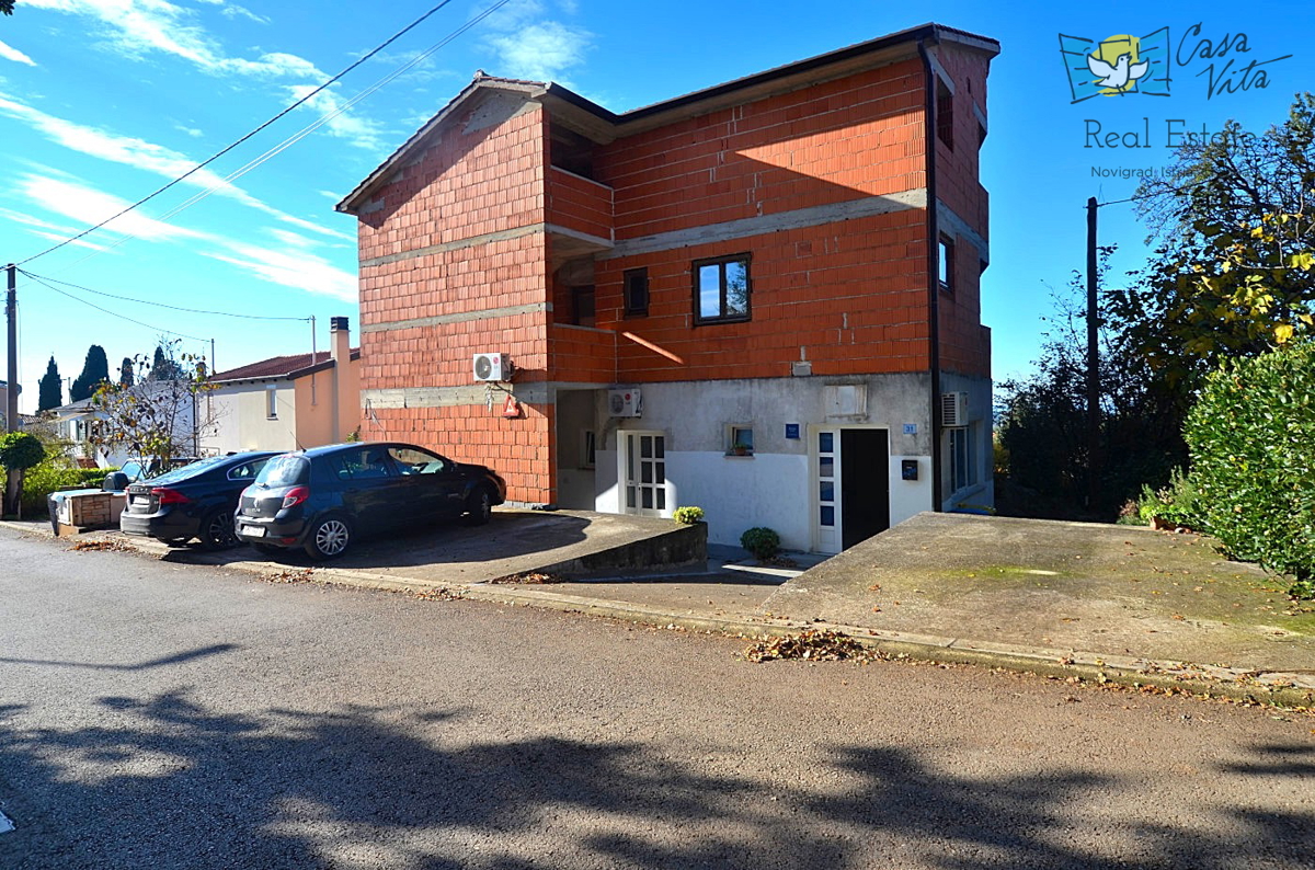 Hiša z apartmaji in čudovitim pogledom na morje