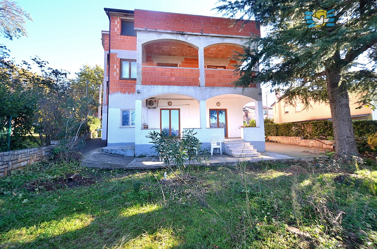 Hiša z apartmaji in čudovitim pogledom na morje