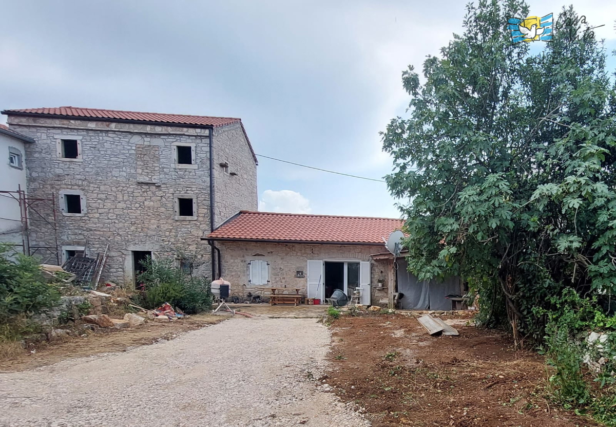 Dve kamniti hiši v Višnjanu - Poreč!