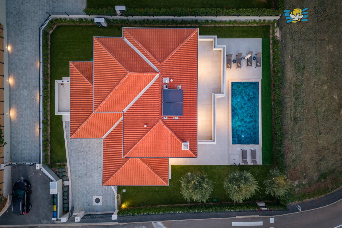 ISTRA, POREČ - Luksuzna vila s bazenom 1 km od morja!